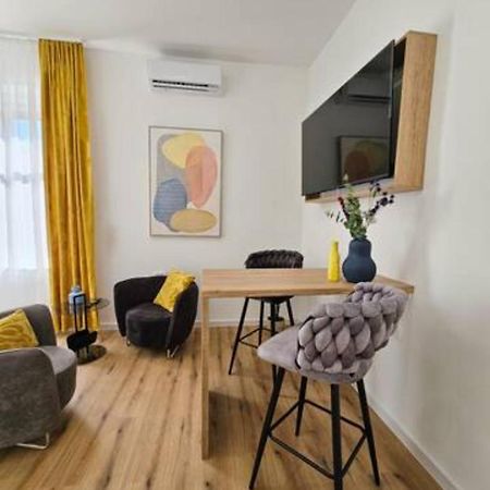 Апартаменти New Stylish & Modern Studio Apart - With Sea View Пула Екстер'єр фото