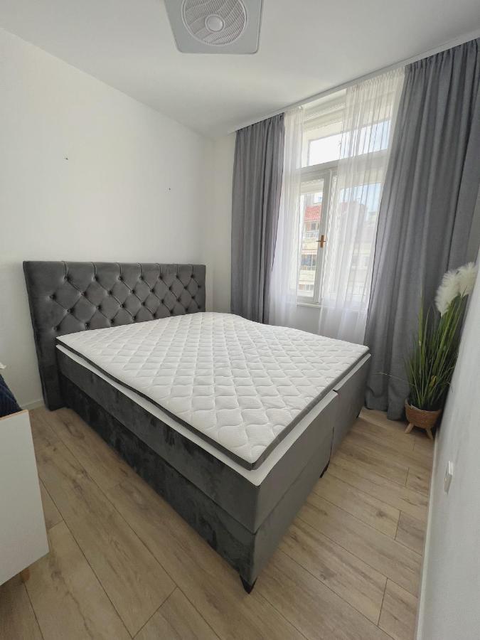 Апартаменти New Stylish & Modern Studio Apart - With Sea View Пула Екстер'єр фото